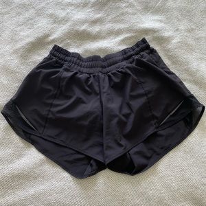 Lululemon Hotty Hot Short ll 4”